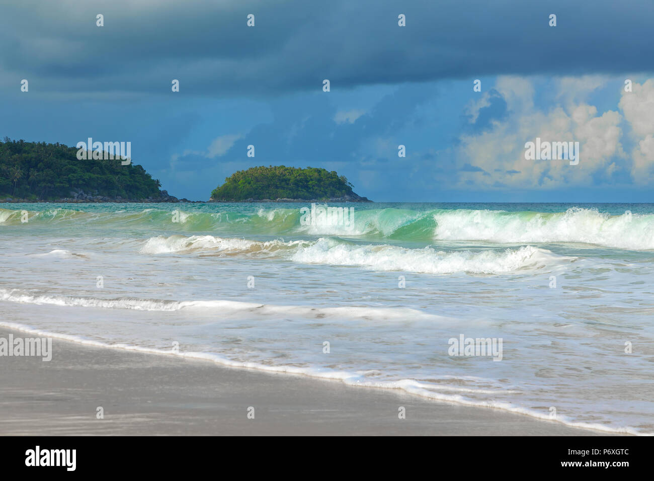 Sturm am Karon Beach. Insel Phuket in Thailand. Stockfoto