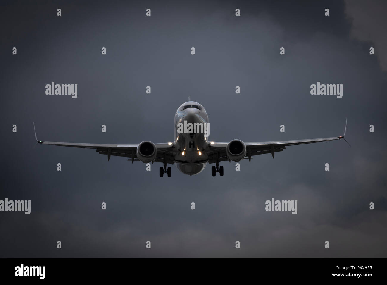 Kommerzielle jetliner auf Final Approach - Blick Stockfoto