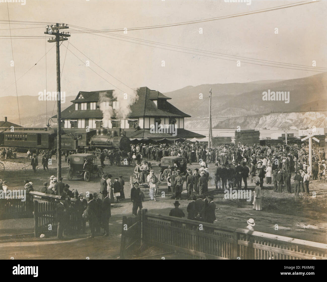 1 Personenzug nach Penticton zum 31. Mai 1915 (HS 85-10 -30388). Stockfoto