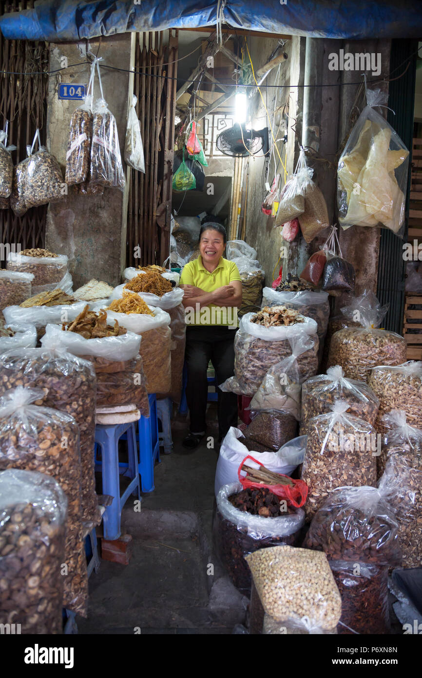Verkäufer in Dong Xuan Market, Hanoi, Vietnam Stockfoto