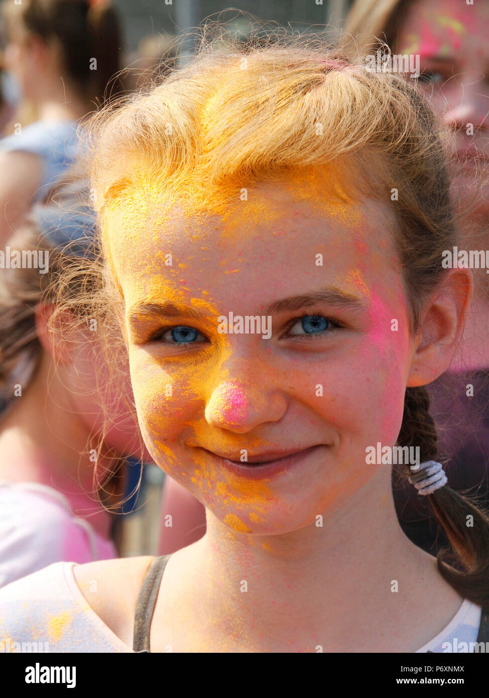 Mädchen in Farbe Festival in Krakau, Polen Stockfoto