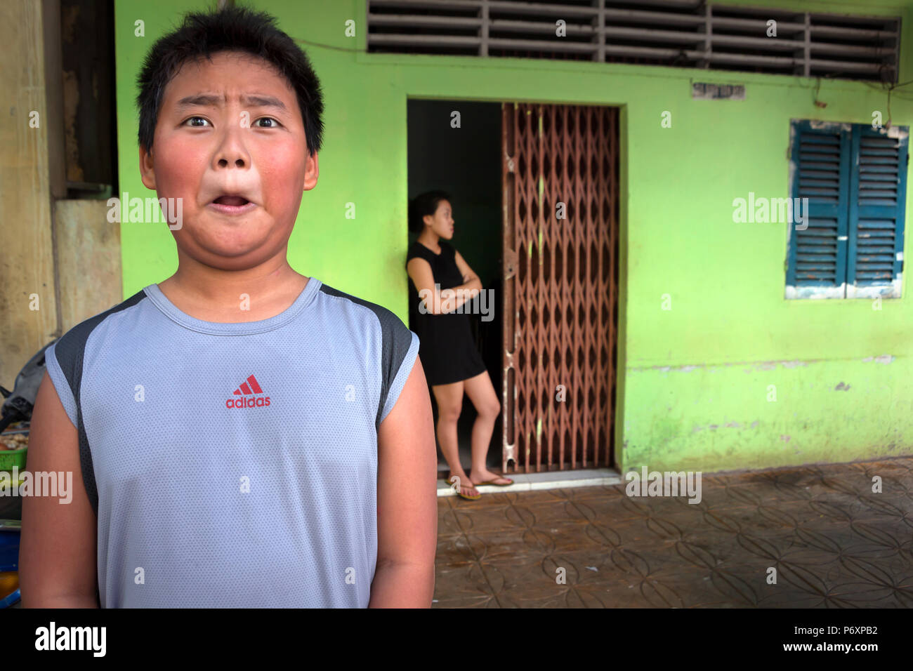 Jungen Kerl, lustiges Gesicht in Can Tho, Vietnam Stockfoto