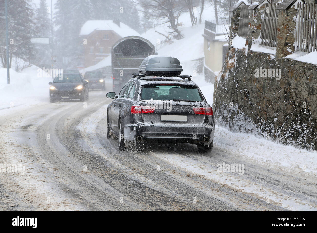 Straßenverkehr im Winter Stockfoto