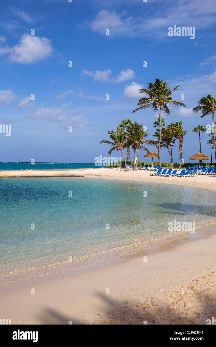 Karibik, Niederländische Antillen, Aruba, Strand im Renaissance Resort und Casino - Ocean Suiten Stockfoto