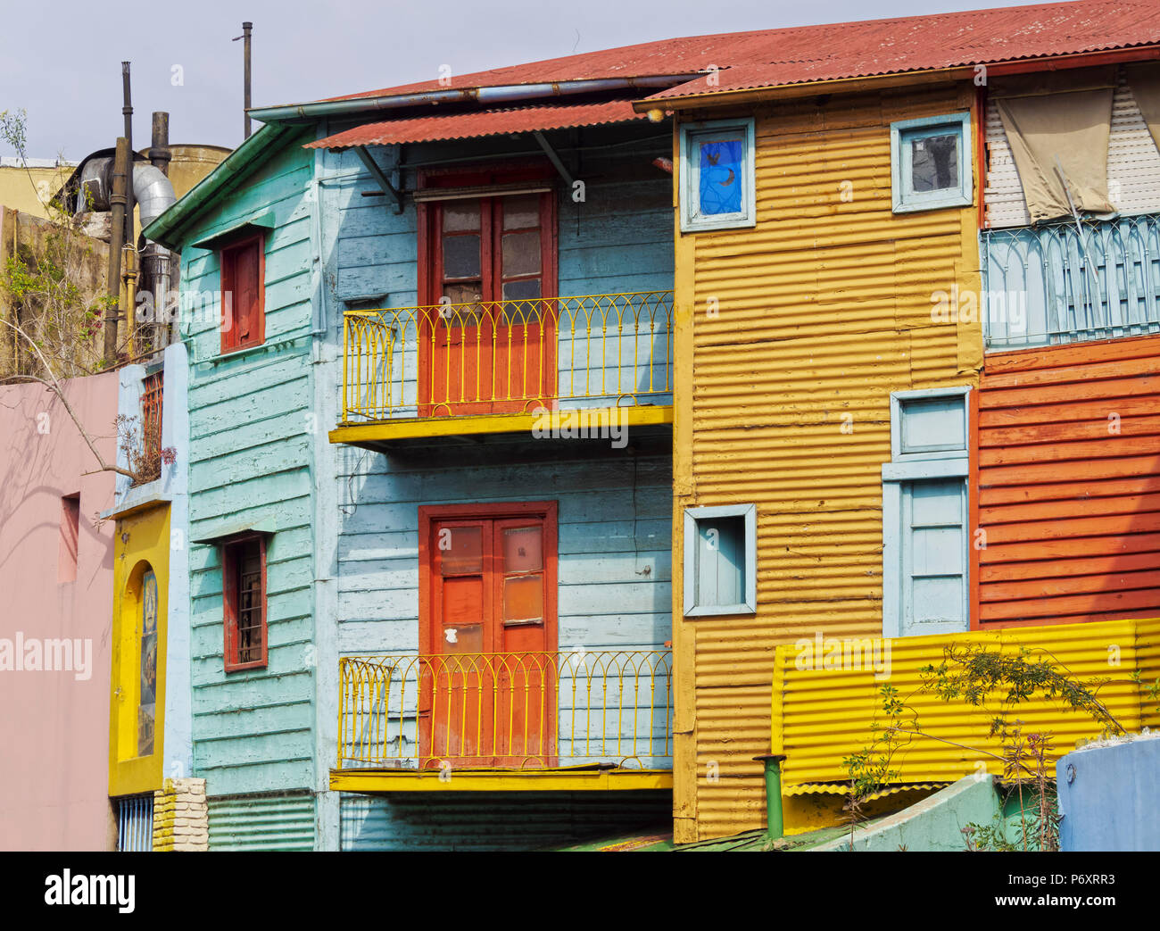 Argentinien, Buenos Aires Provinz, Stadt Buenos Aires, La Boca, Blick auf bunte Caminito. Stockfoto