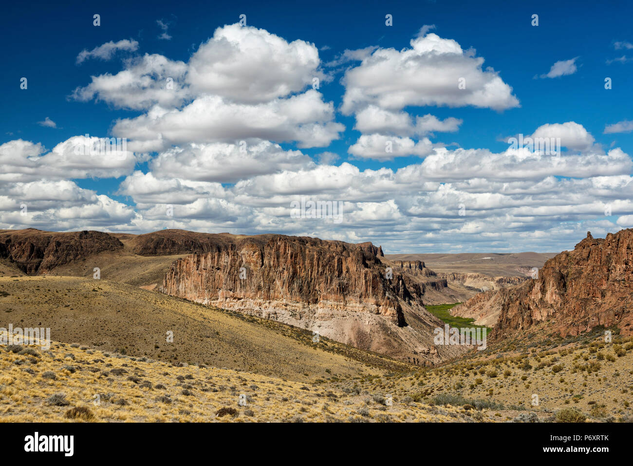 Südamerika, Argentinien, Santa Cruz, Patagonien, Cueva de Los Manos Landschaft Stockfoto