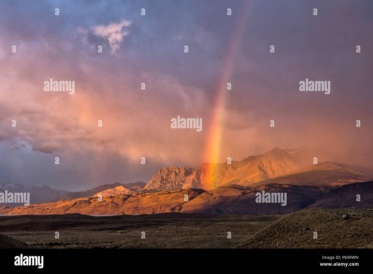 Südamerika, Patagonien, Argentinien, Santa Cruz, El Chalten, Regenbogen über dem Nationalpark Los Glaciares Stockfoto Südamerika, Patagonien, Argentinien, Santa Cruz, El Chalten, Regenbogen über dem Nationalpark Los Glaciares Stockfoto