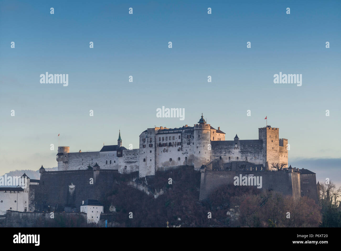 Österreich, Salzburger Land, Salzburg, Festung Hohensalzburg Schloss, Dämmerung Stockfoto