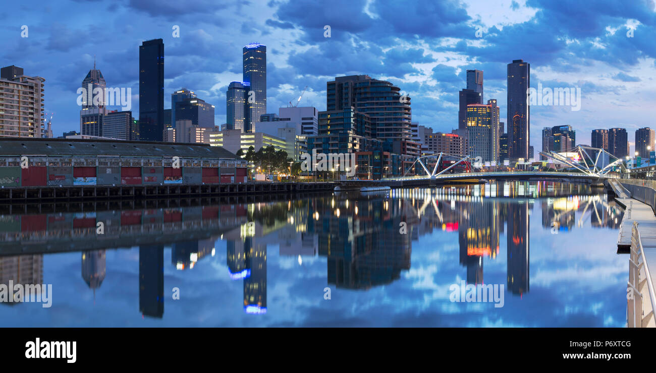 South Wharf Skyline in der Morgendämmerung, Melbourne, Victoria, Australien Stockfoto