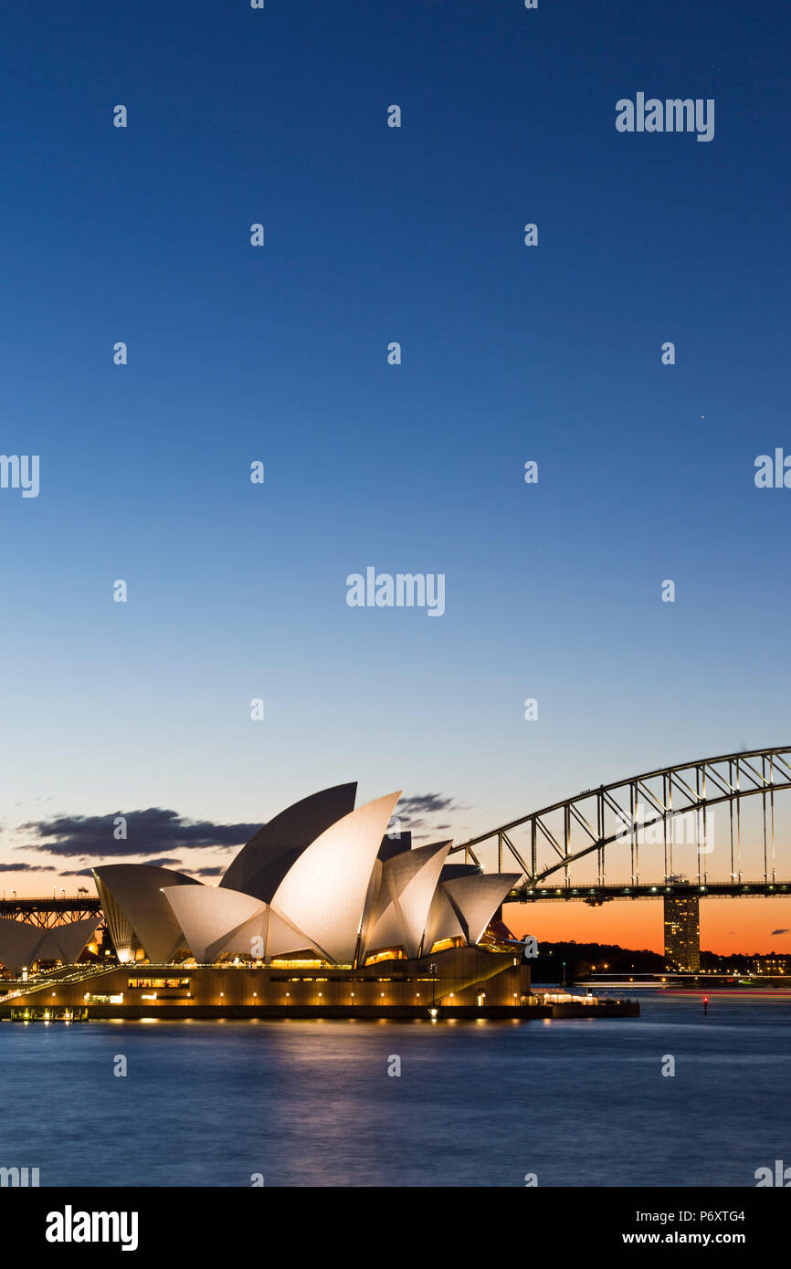 Sydney bei Sonnenuntergang. Oper von Mrs Macquaries Chair. New South Wales, Australien Stockfoto