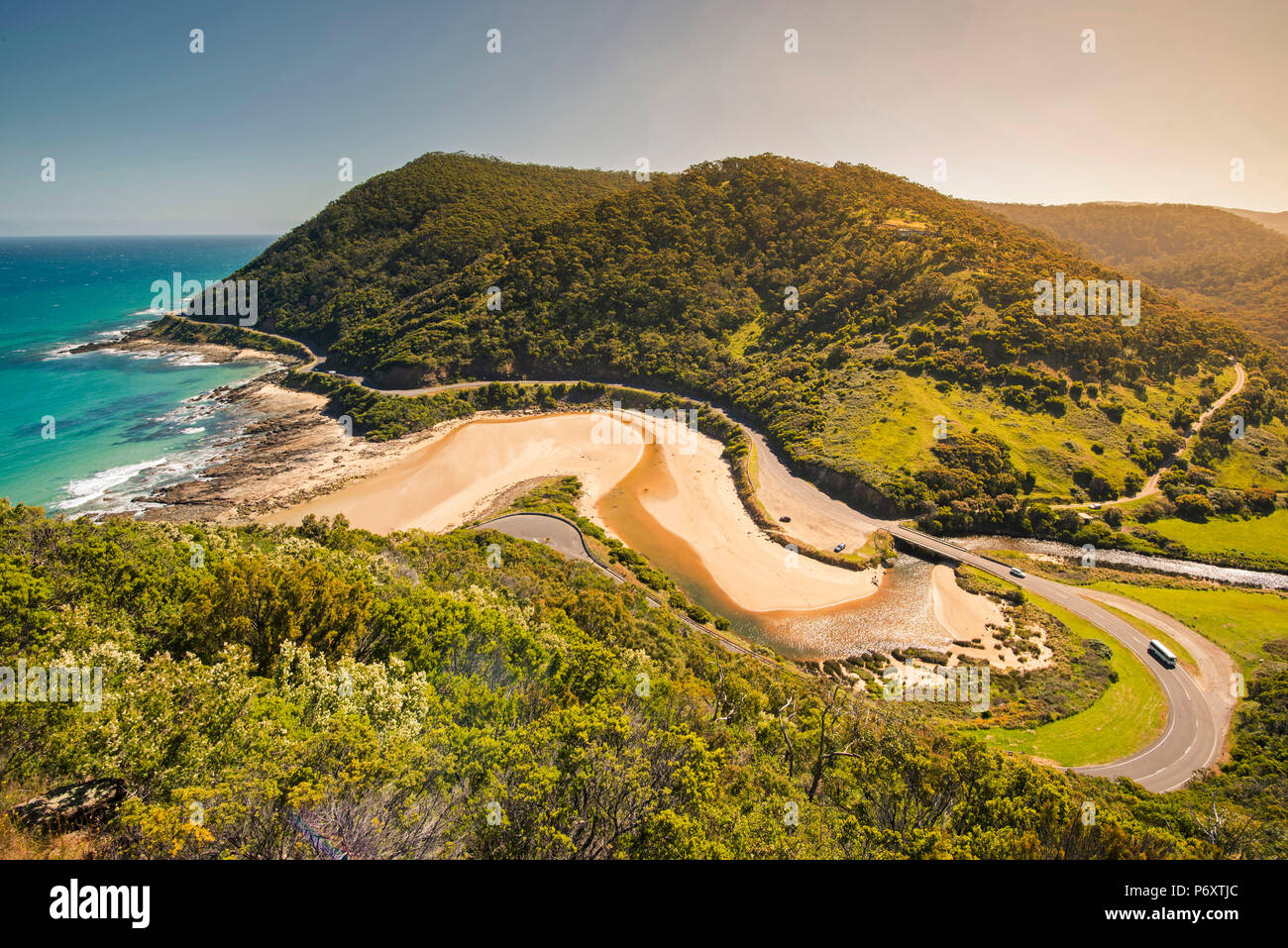 Great Ocean Road, Victoria, Australien. Hohe Betrachtungswinkel bei Sonnenuntergang. Stockfoto