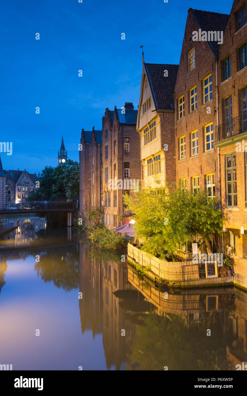 Lieve Canal bei Dämmerung, Gent, Flandern, Belgien Stockfoto