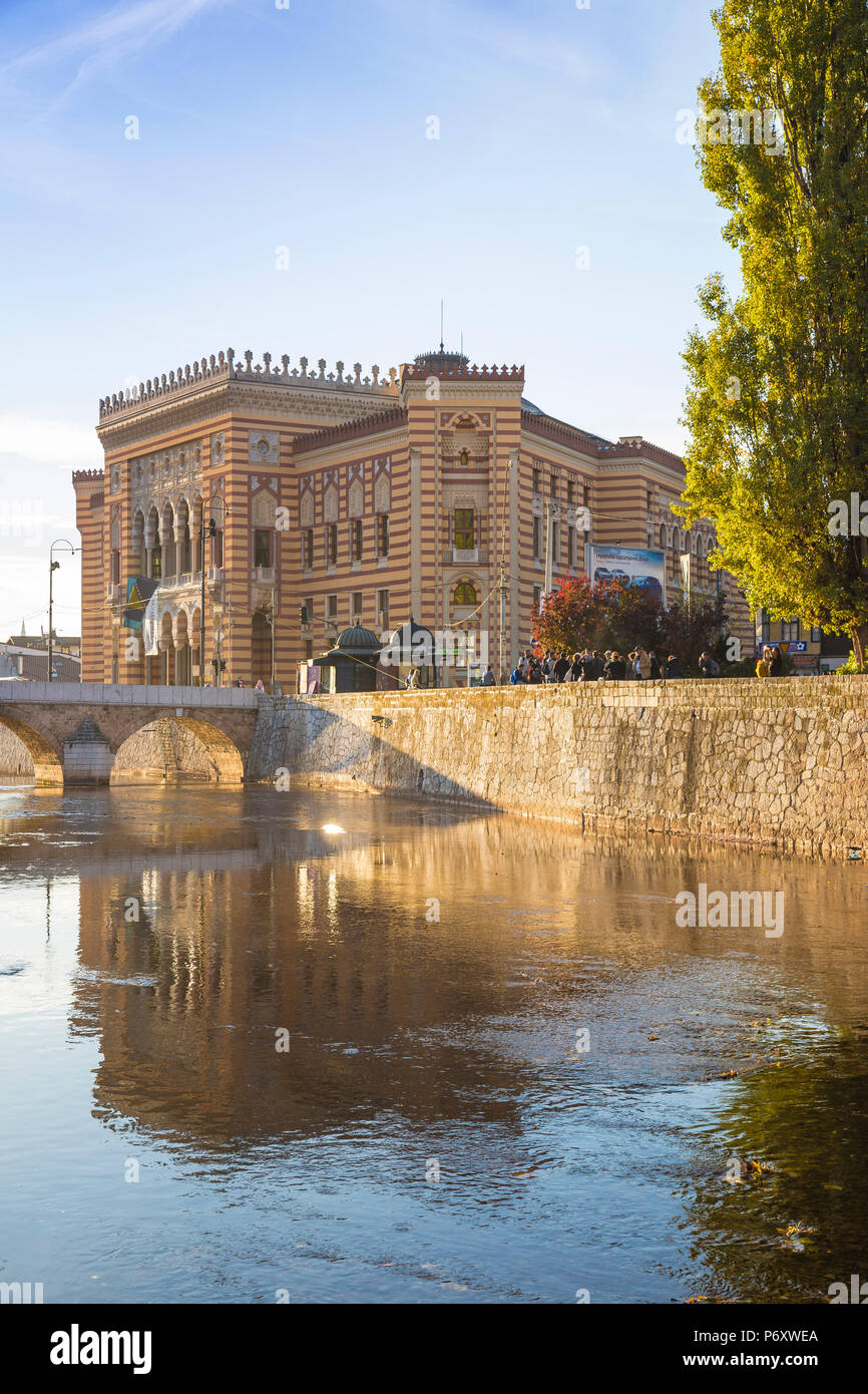 Bosnien und Herzegowina, Sarajevo, Bascarsija - der Altstadt, Rathaus (vijecnica) Stockfoto