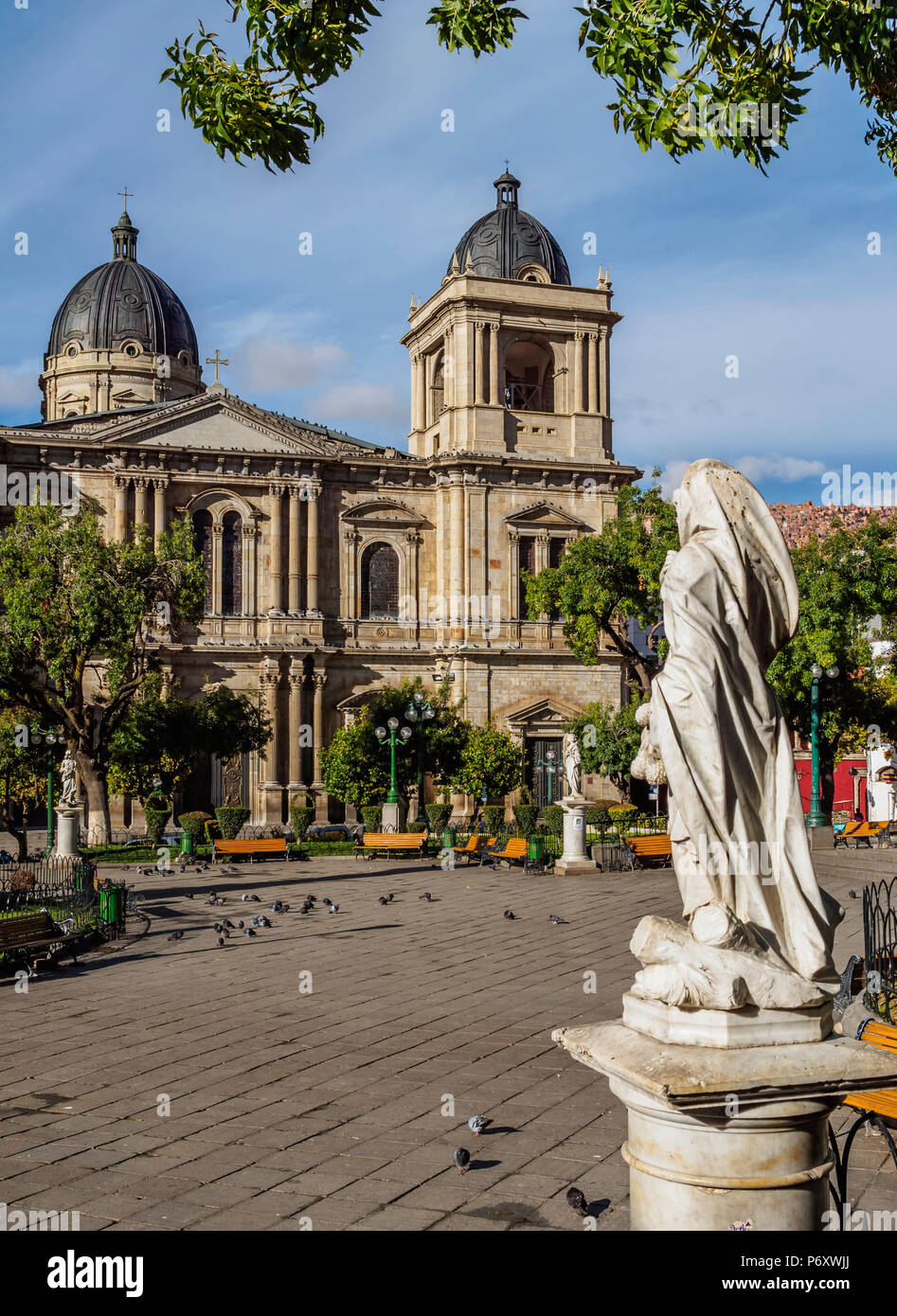 Plaza Murillo mit Dom der Basilika Unserer Lieben Frau des Friedens, La Paz, Bolivien Stockfoto