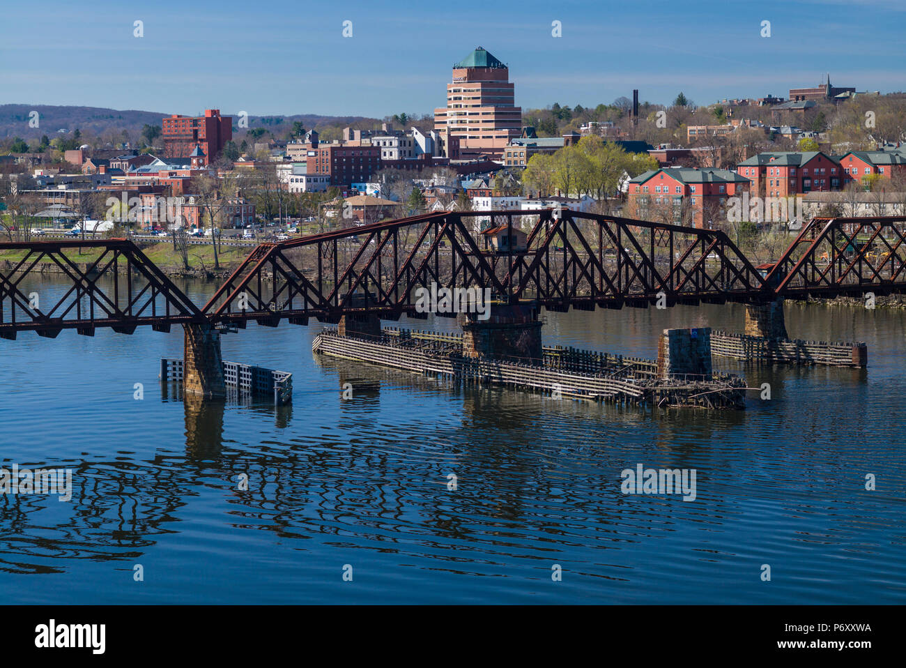 USA, Connecticut, Middletown, erhöhten Blick auf die Stadt vom Fluss Connecticut Stockfoto