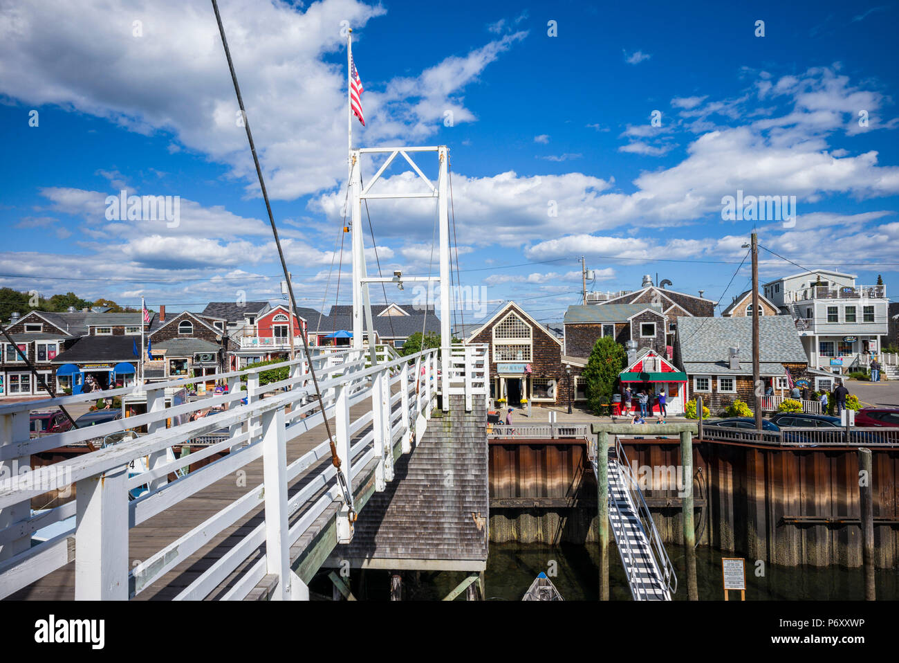 USA, Maine, Ogunquit, Perkins Cove, Fußgänger Zugbrücke Stockfoto