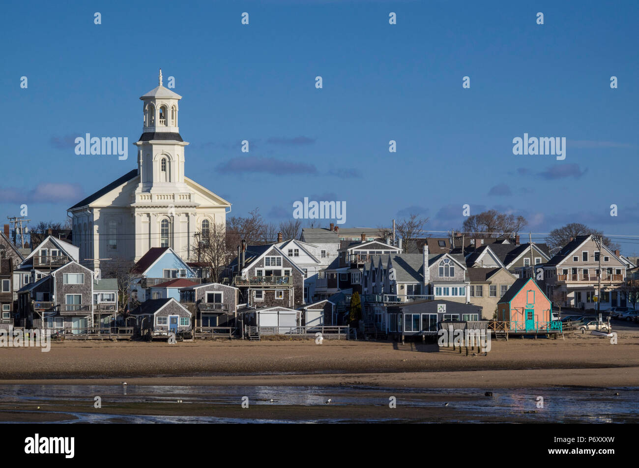 USA, Massachusetts, Cape Cod, Provincetown, Stadt, Skyline mit Bibliothek, morgen Stockfoto
