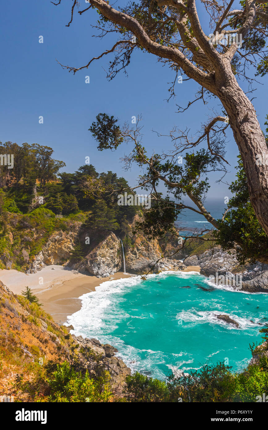USA, Kalifornien, Big Sur, Pacific Coast Highway (California State Route 1), Julia Pfeiffer Burns State Park, McWay Cove, McWay Falls Stockfoto