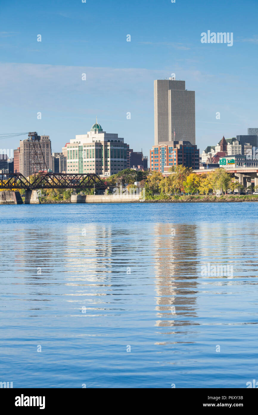 USA, New York, Hudson Valley, Albany, Skyline vom Hudson River, morgen Stockfoto