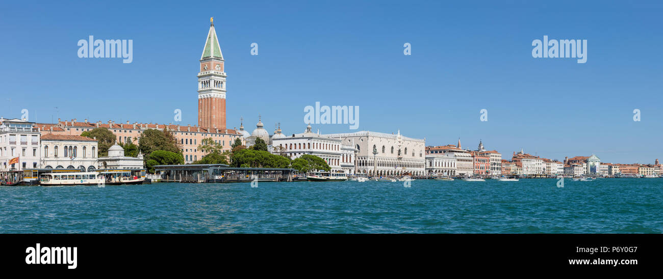 Campanile & Markusplatz (Piazza San Marco), Venedig, Italien Stockfoto