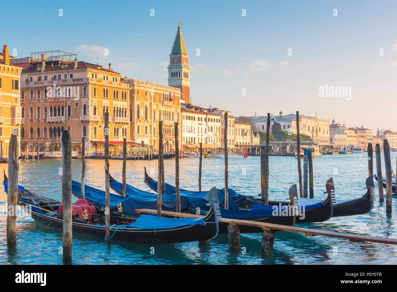 St Mark's Campanile von San Marco, Venedig, Venetien, Italien. Stockfoto