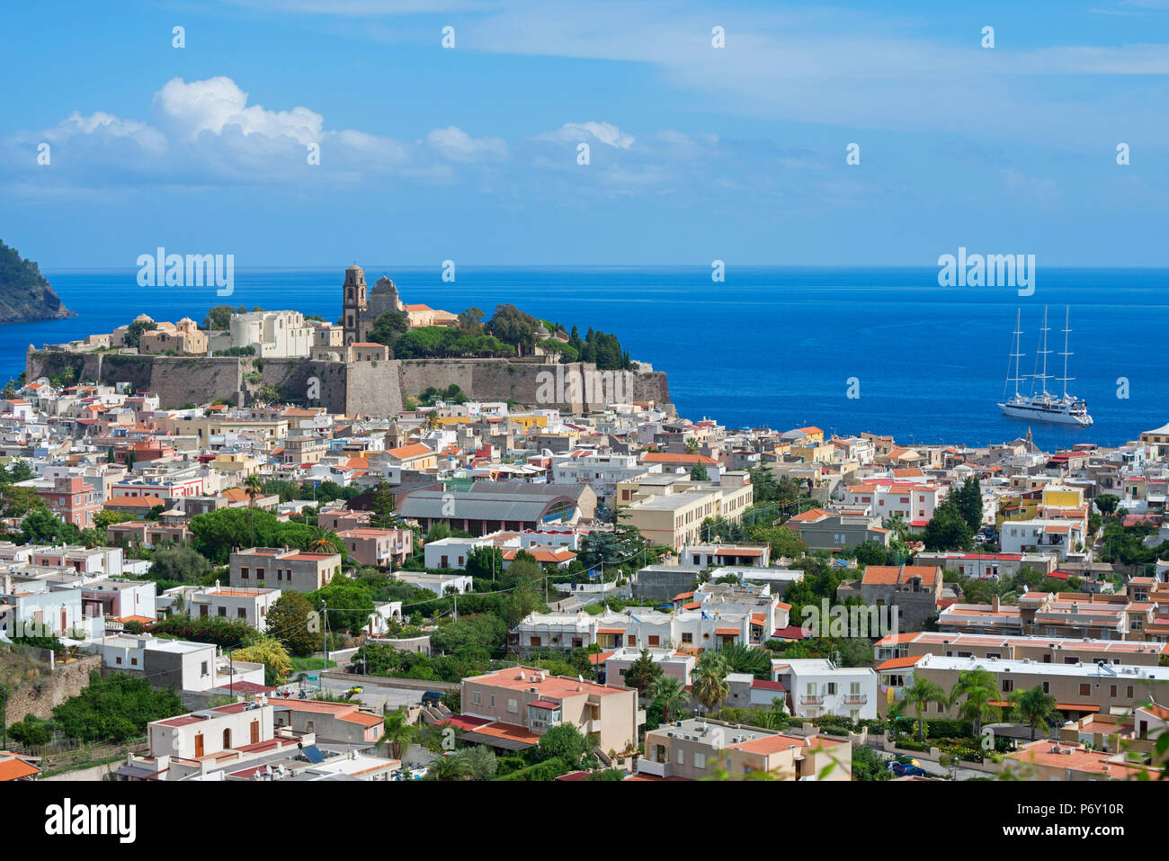 Lipari Stadt, Insel Lipari, äolische Inseln, UNESCO World Heritage Site, Sizilien, Italien, Mittelmeer, Europa Stockfoto