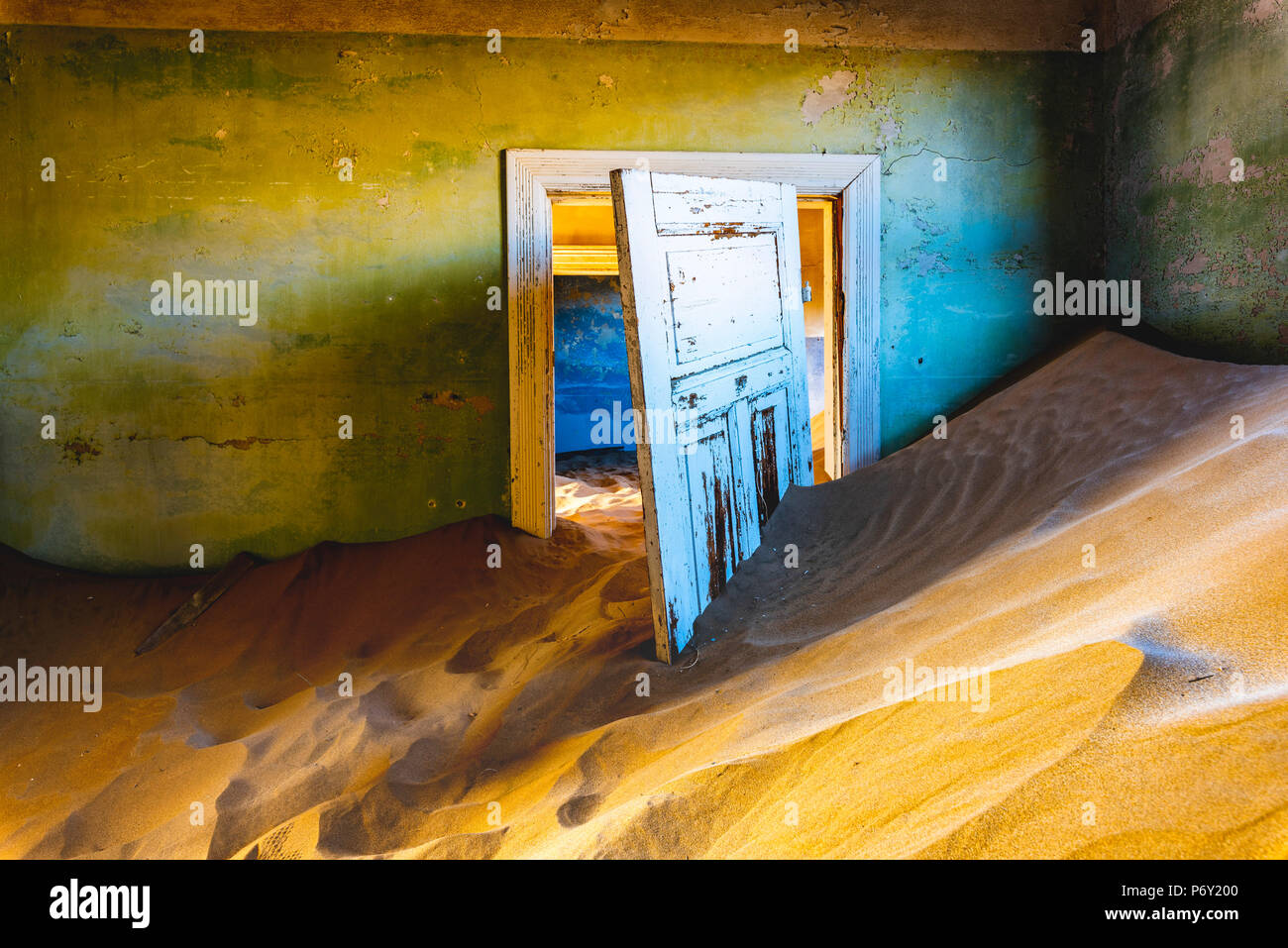 Kolmanskuppe, Lüderitz, Namibia, Afrika. In einem verlassenen Gebäude. Stockfoto