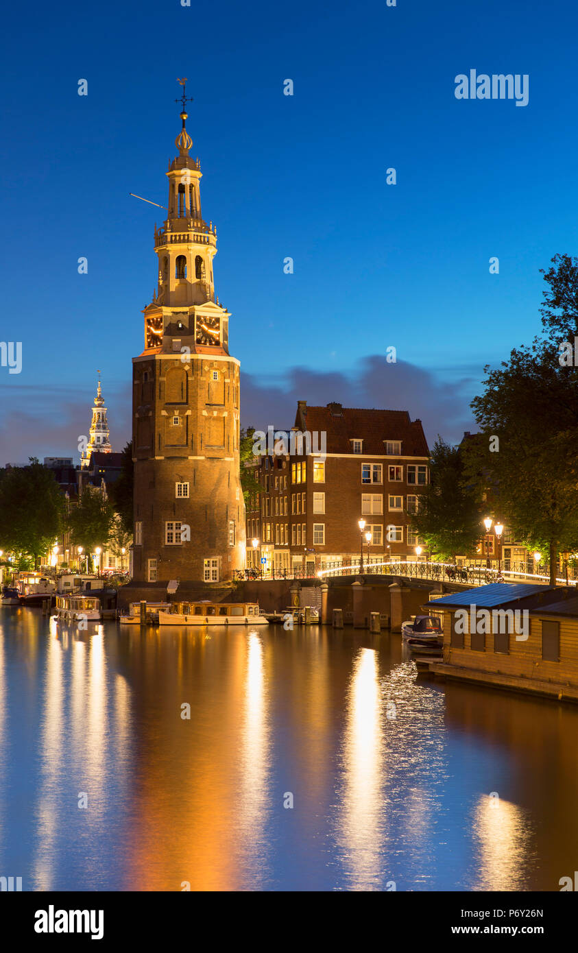 Oudeschans Montelbannstoren am Kanal, Amsterdam, Niederlande Stockfoto