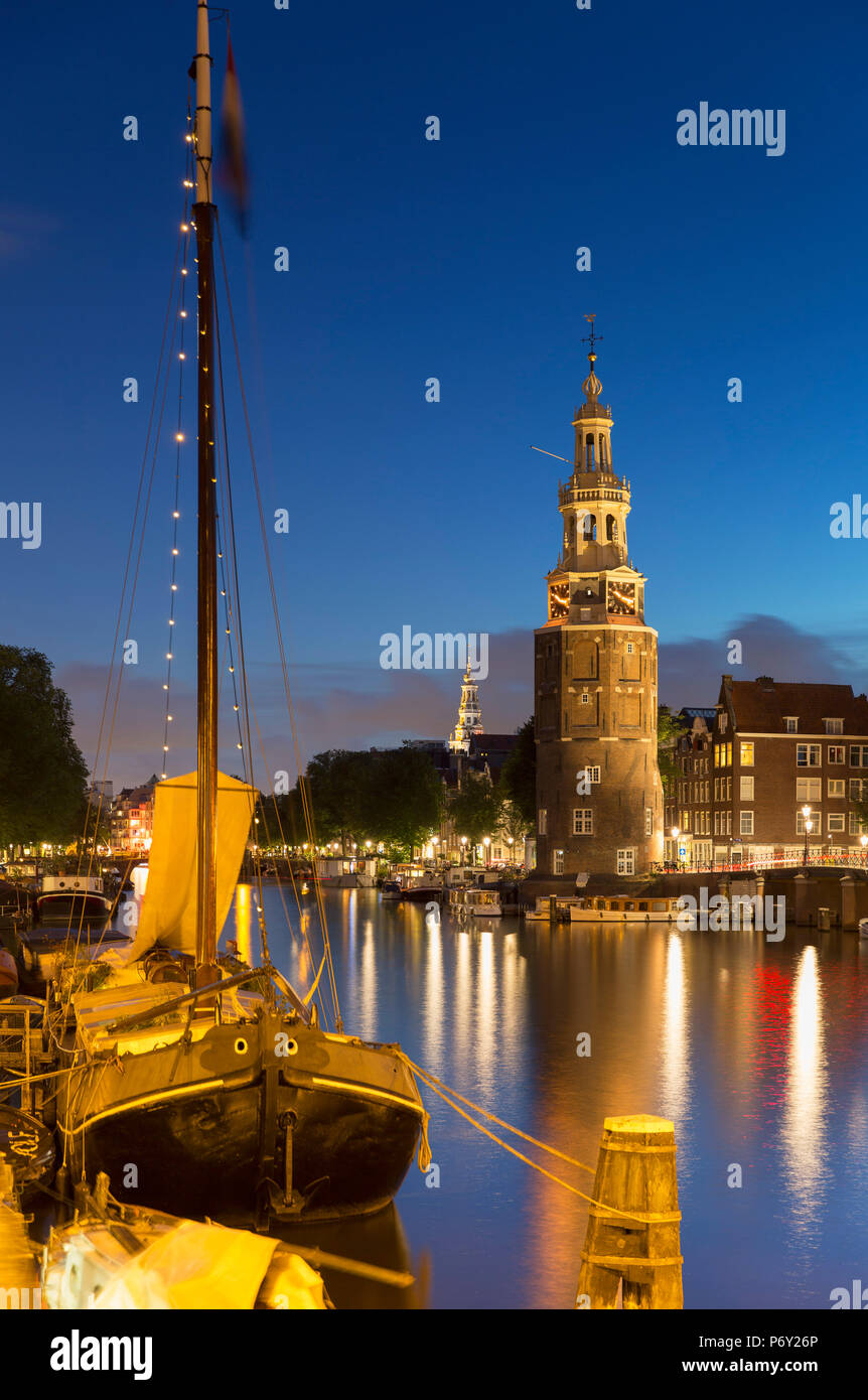 Oudeschans Montelbannstoren am Kanal, Amsterdam, Niederlande Stockfoto