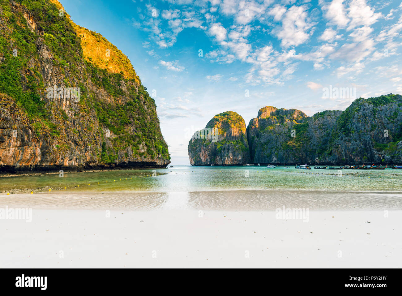 Ao Maya Beach (Maya Bay), Ko Phi Phi Leh, der Provinz Krabi, Thailand. Stockfoto