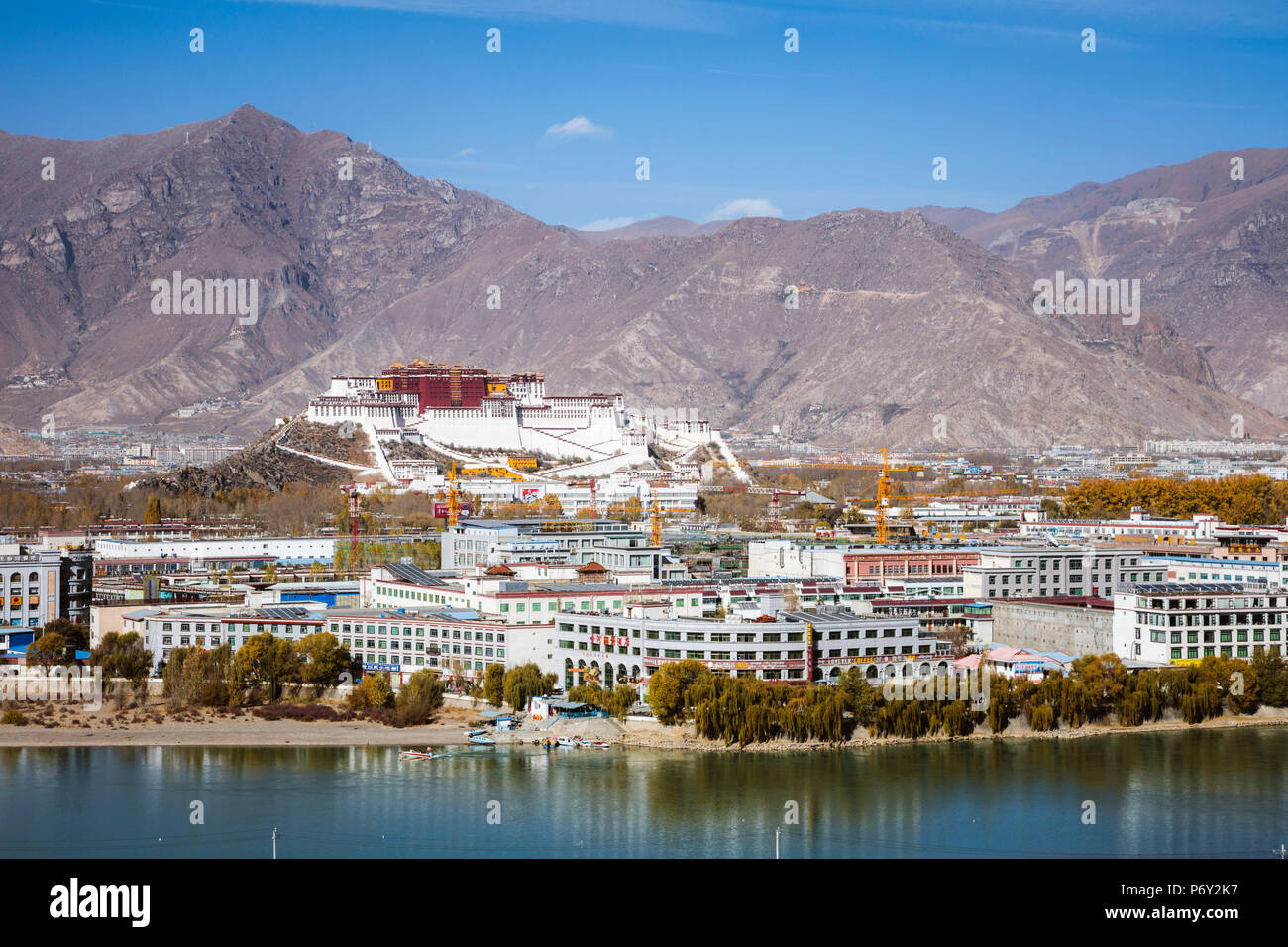 Lhasa Stadt mit Potala-palast tagsüber, Tibet Stockfoto