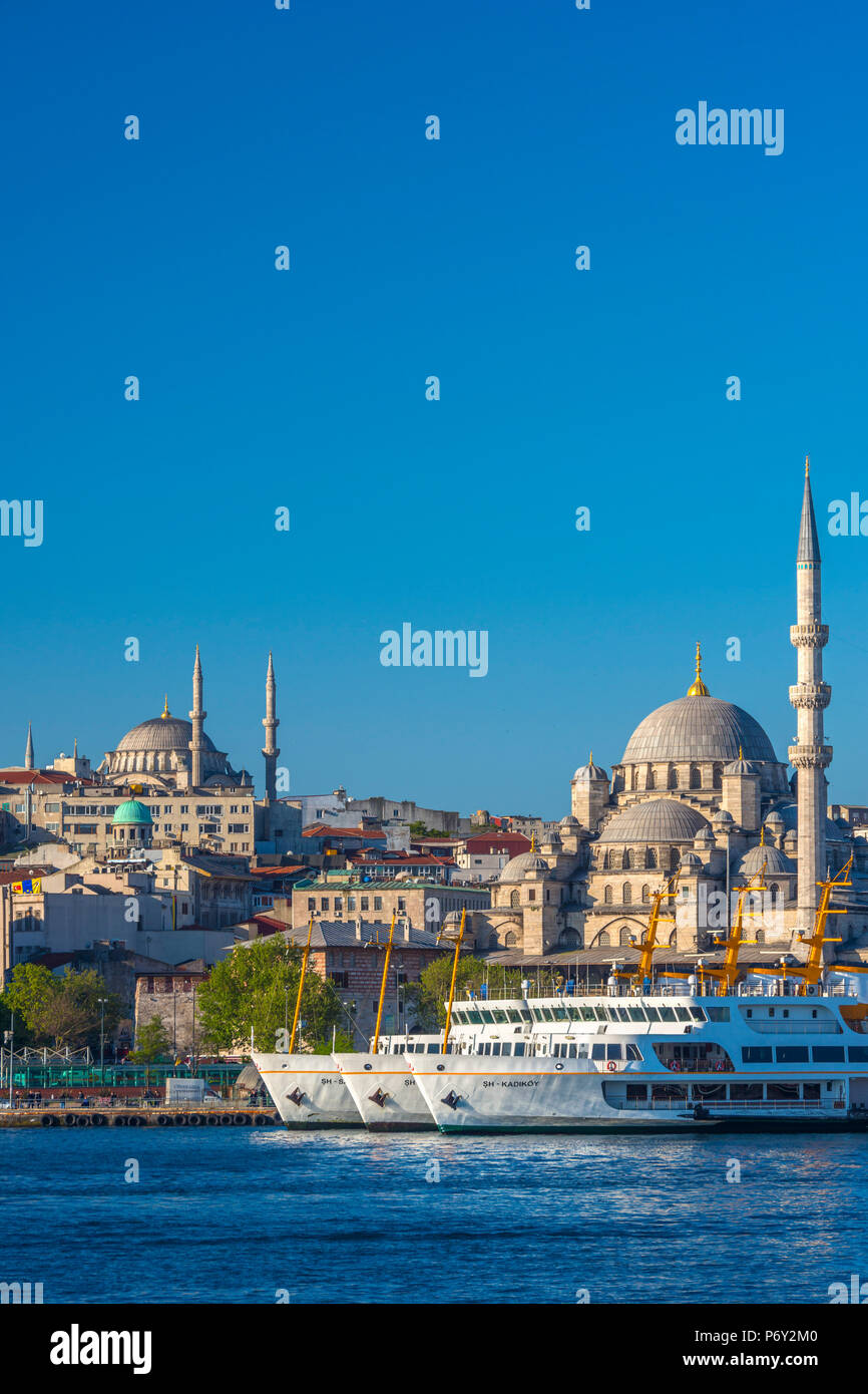 Türkei, Istanbul, Sultanahmet, das Goldene Horn, die neue Moschee (Yeni Camii) Stockfoto