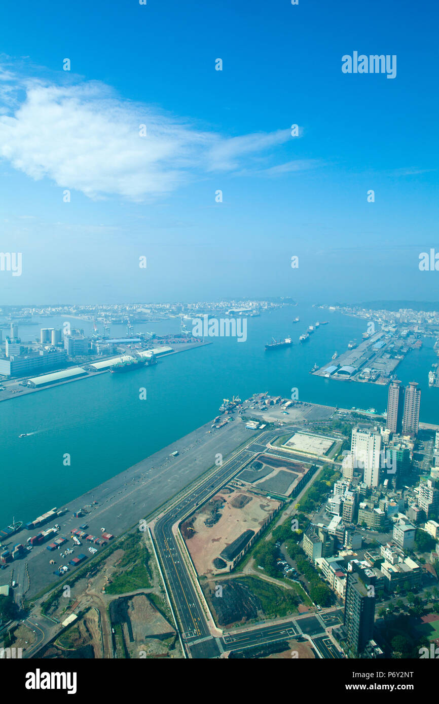 Taiwan Kaohsiung, Blick auf den Hafen und die Stadt. Stockfoto