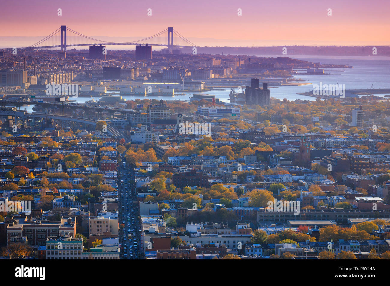 USA, New York City, Verrazano verengt Brücke und Brooklyn Stockfoto