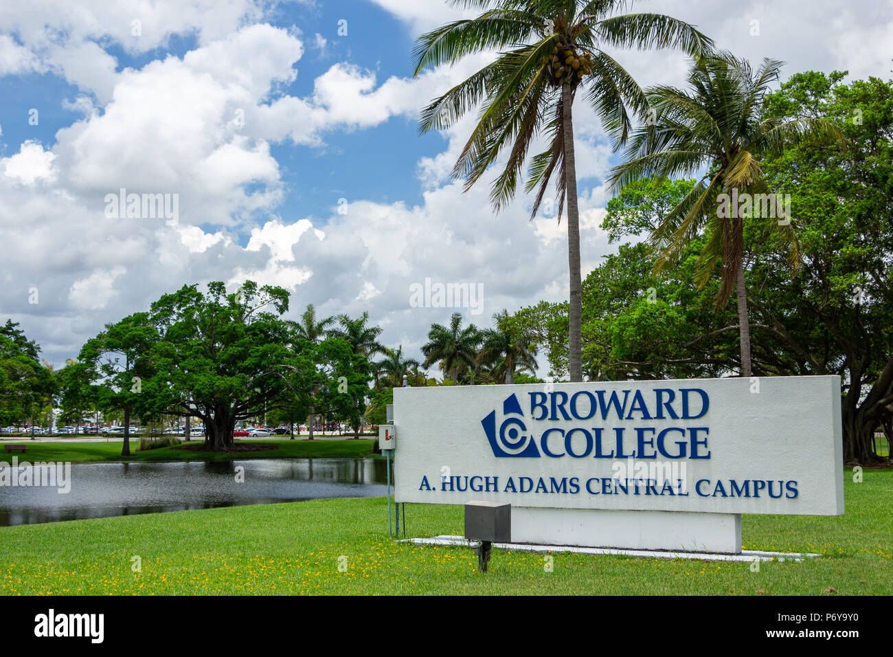 Broward College Campus Eingangsschild - Davie, Florida, USA Stockfoto