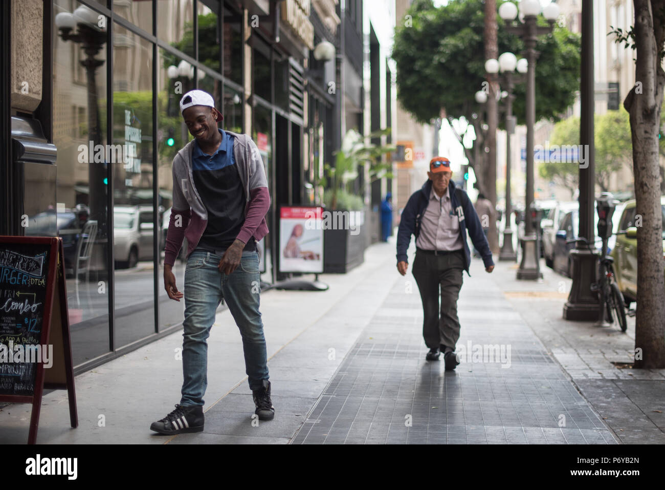 Los Angeles, USA - 29. Juni: Nicht identifizierte zufällige Menschen in den Straßen der Innenstadt von Los Angeles, CA am 29. Juni 2018. Stockfoto