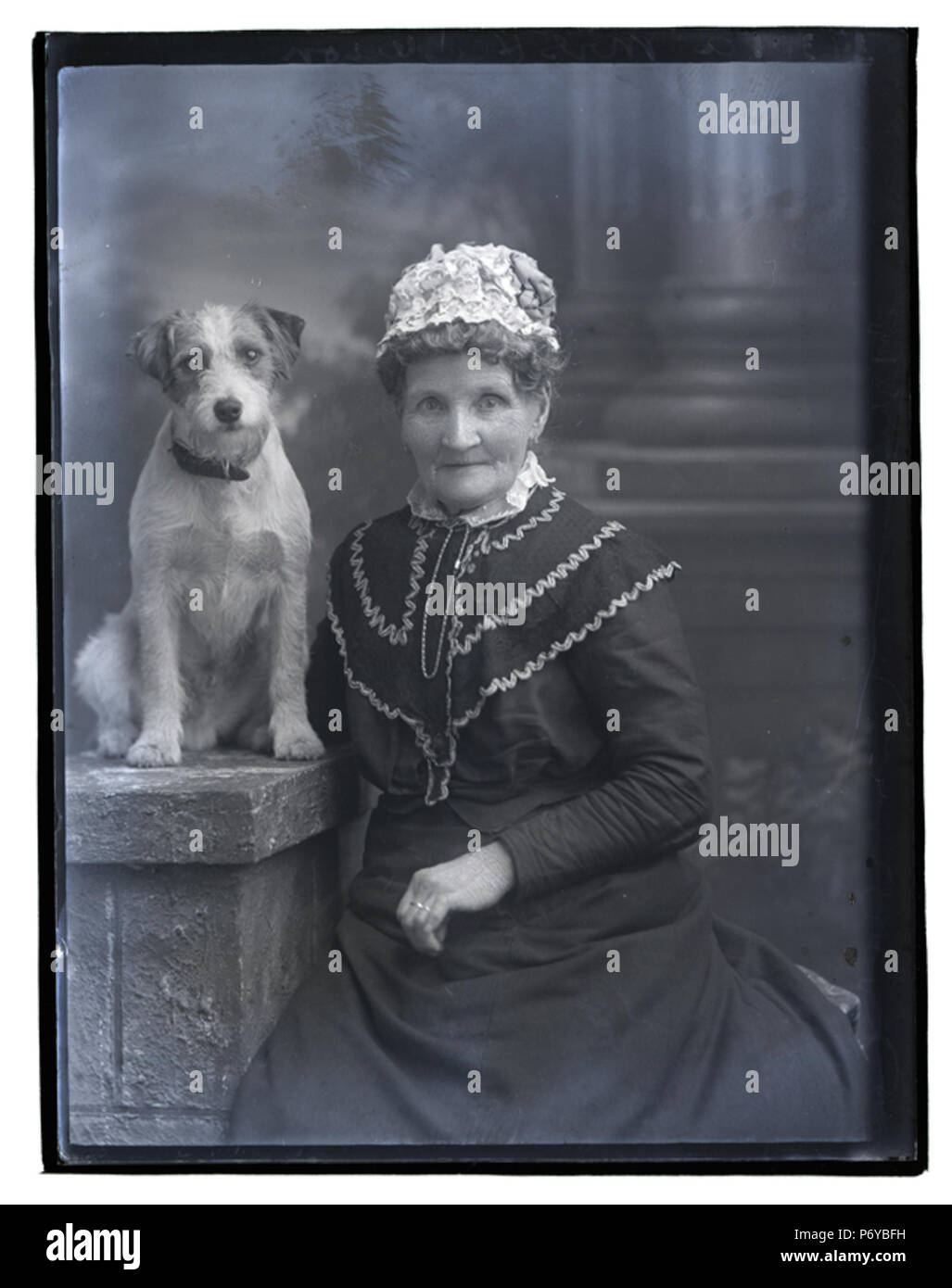 Englisch: DKW 34301 ein Henderson L. Diese Medien Upload Datum: 12 Mai 2015, 16:03:31 Originale vor 1944 36 Frau Henderson und Hund, 5 Dez 1916 (17535735016) Stockfoto