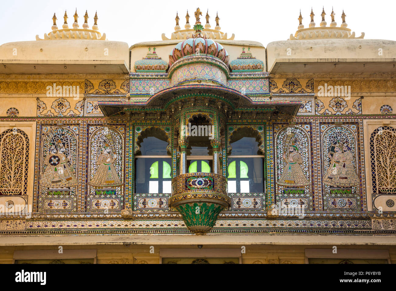 Details in den City Palace, Udaipur, Rajasthan, Indien Fenster Stockfoto