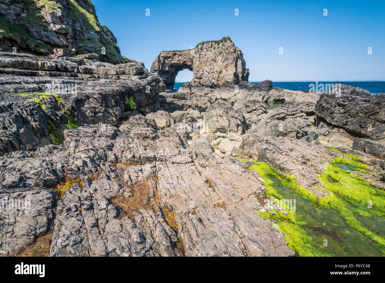 Fanad, County Donegal, Ulster, Irland, Europa. Die große Pollet sea Arch. Stockfoto