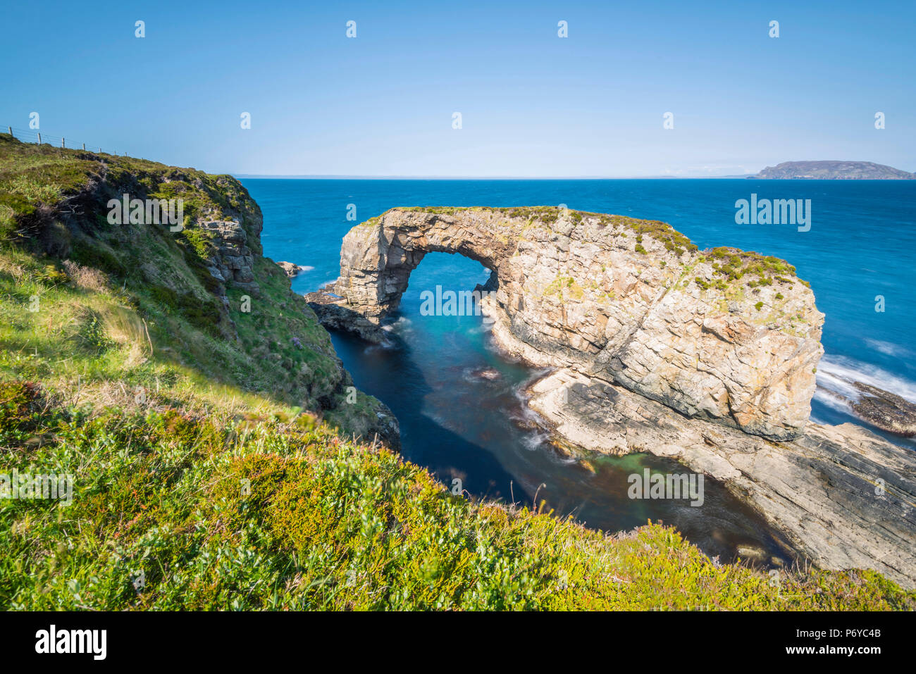 Fanad, County Donegal, Ulster, Irland, Europa. Die große Pollet sea Arch. Stockfoto