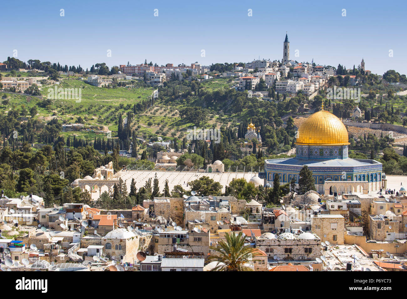 Israel, Jerusalem, Blick auf die Altstadt, den Felsendom auf Tempelberg, und der Ölberg Stockfoto