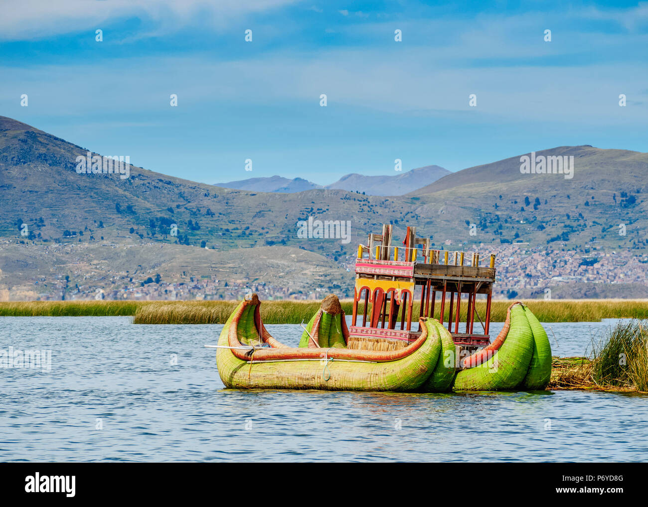 Traditionelle Reed Boot, schwimmenden Inseln, Titicacasee, Puno, Peru Uros Stockfoto