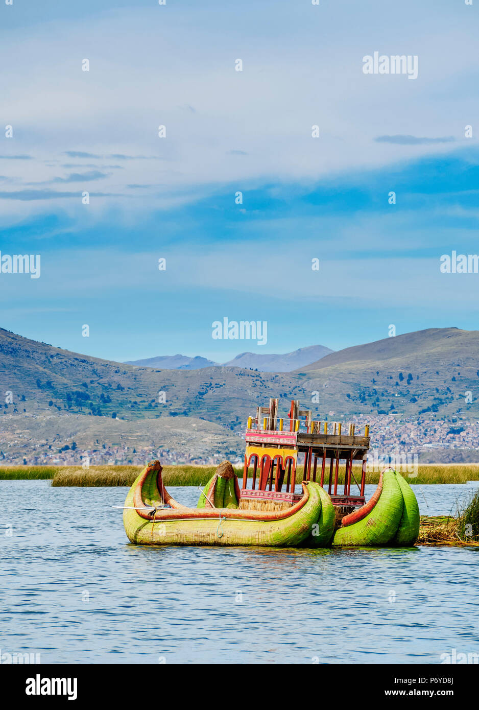 Traditionelle Reed Boot, schwimmenden Inseln, Titicacasee, Puno, Peru Uros Stockfoto