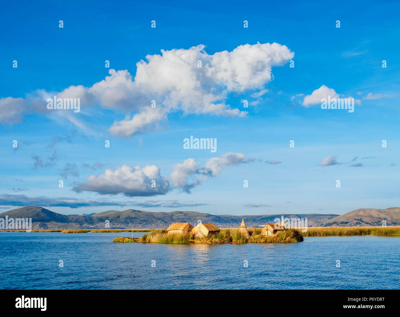 Uros schwimmende Insel, Titicacasee, Puno, Peru Stockfoto