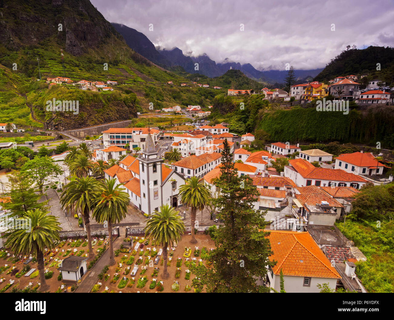 Portugal, Madeira, Sao Vicente, erhöhten Blick auf die Altstadt. Stockfoto