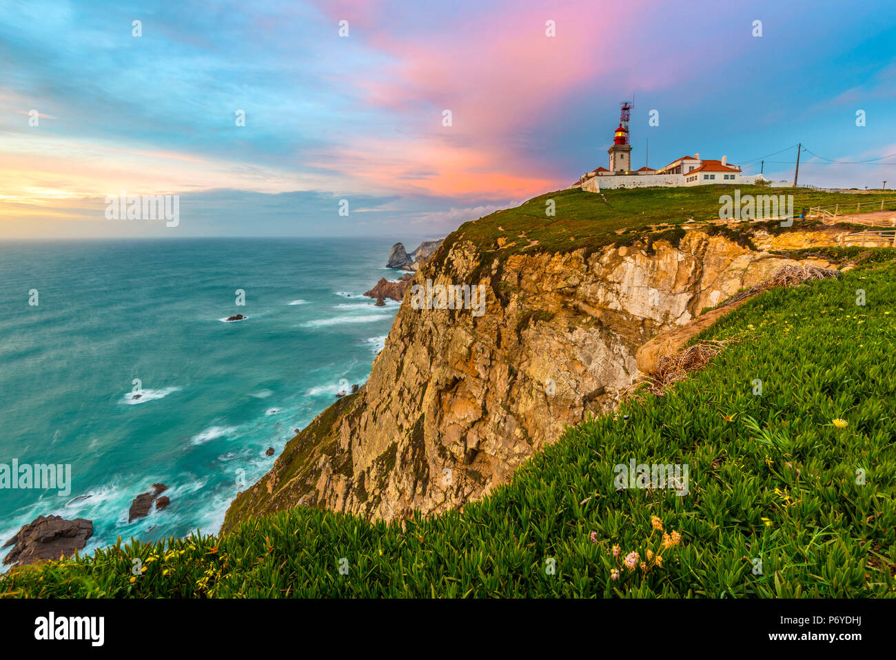 Nationalpark Sintra Cascais, Cabo de Roca, Algarve, Portugal. Leuchtturm am Naturpark Sintra Cascais Stockfoto