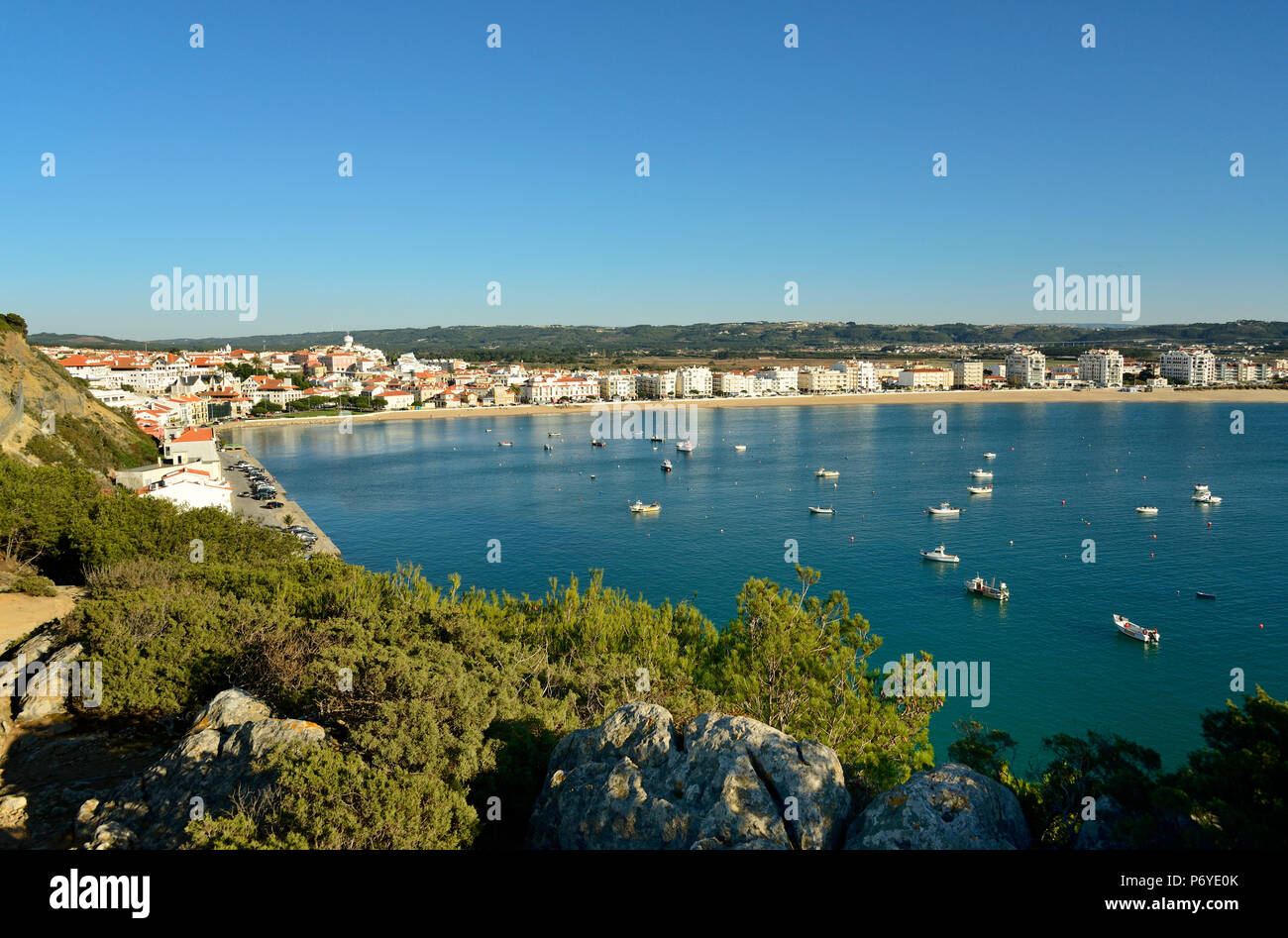 Die Atlantic Bay von Sao Martinho do Porto und Salir do Porto. Alcobaca, Portugal Stockfoto