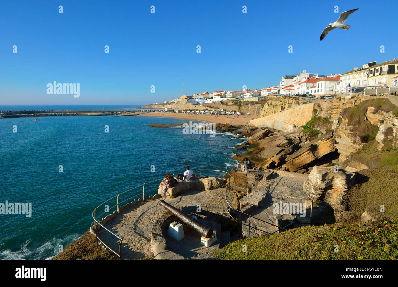 Das Dorf von Ericeira mit Blick auf den Atlantik. Portugal (MR) Stockfoto