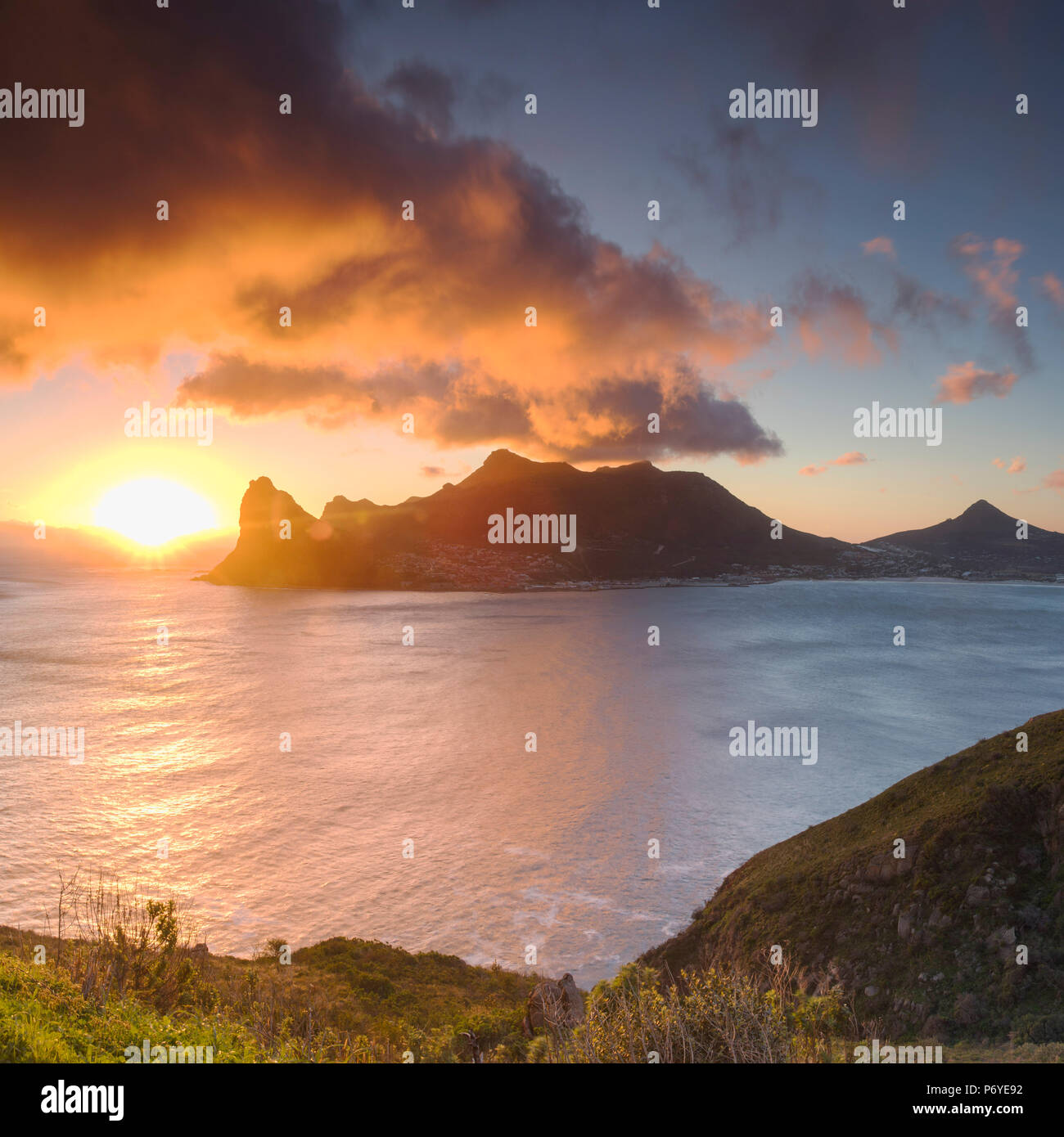 Hout Bay bei Sonnenuntergang, Cape Town, Western Cape, Südafrika Stockfoto