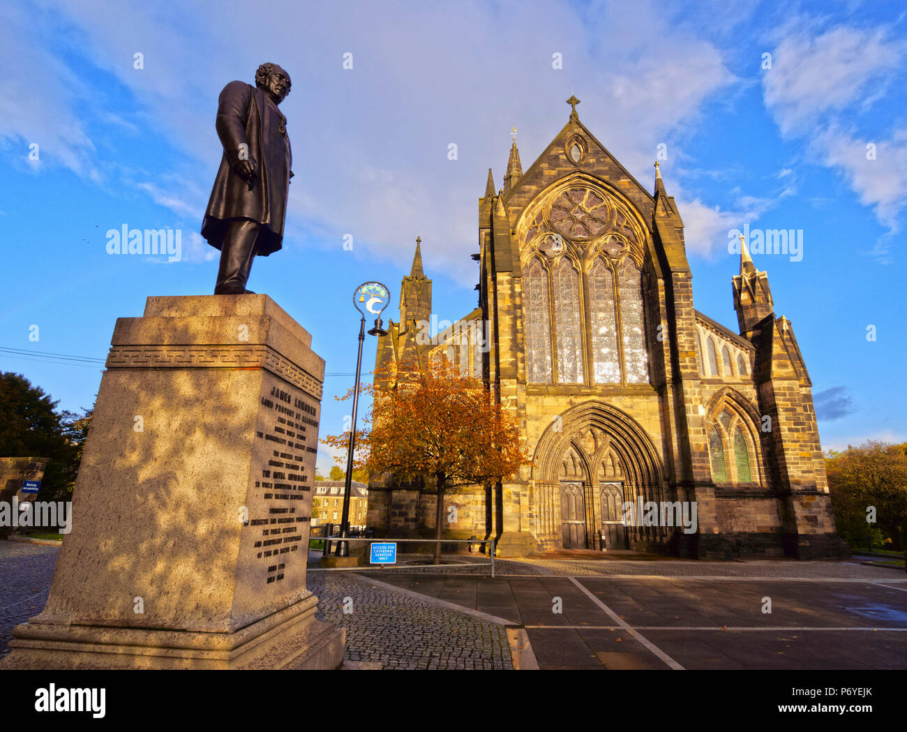 Großbritannien, Schottland, Lowlands, Glasgow, Blick auf die Kathedrale von Saint Mungo. Stockfoto